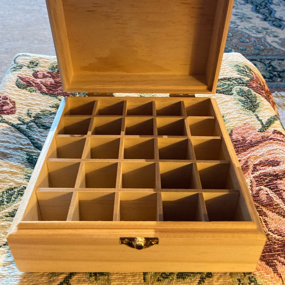 Essential Oils Aroma Therapy Box for all of your favorite Essential Oils❣️🐚🌴🦩